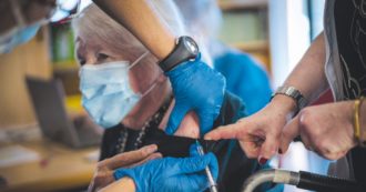 Copertina di Piano vaccini a fasce di età. A ciascuno il più indicato