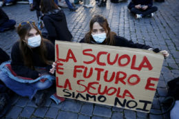 Copertina di La didattica mista in Calabria, l’ultima missione impossibile