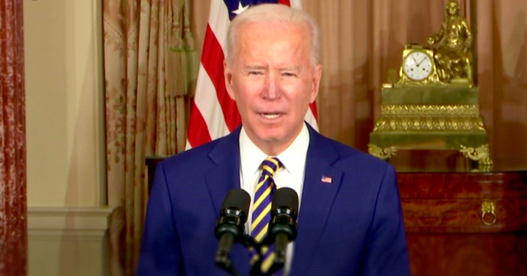 Usa, Biden: “Ho chiarito a Putin che non ignoreremo più le loro violenze, le interferenze nelle elezioni o gli avvelenamenti di cittadini”