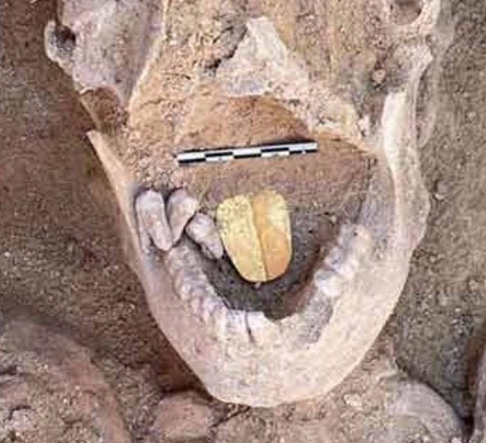 Ha la lingua d’oro la mummia scoperta in Egitto: ecco perché