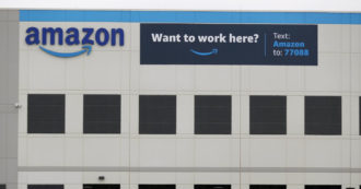 Copertina di Amazon, storico voto sindacale in Alabama. L’azienda cerca di dissuadere i dipendenti. Petizione di Amnesty International a sostegno