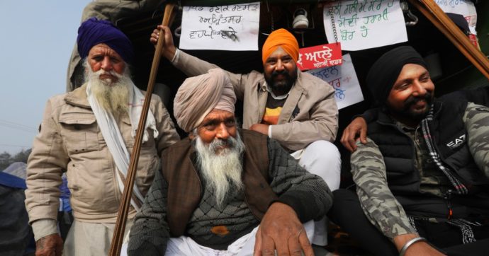 India, la marcia disperata dei contadini contro la riforma liberista di Modi. La paura della fame e delle multinazionali