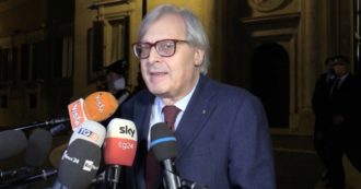 Copertina di Governo, Sgarbi: “Draghi ha fatto un discorso di grande seduzione. È un uomo che pensa al lavoro”. Poi il lapsus finale