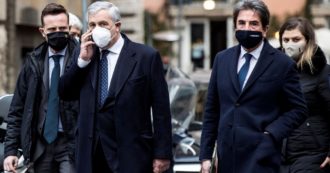 Copertina di B. torna a Roma: chiederà garanzie su tivù e giustizia