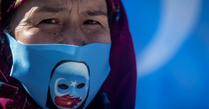 Copertina di L’accusa a Erdogan: gli uiguri alla Cina in cambio del vaccino
