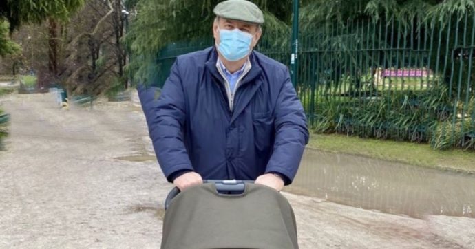 Gerry Scotti Riappare Su Instagram Dopo Oltre Un Mese Ecco La Sua Prima Foto Da Nonno Il Fatto Quotidiano
