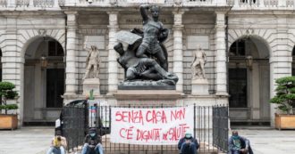 Copertina di Torino, proteste contro gli sgomberi di sette persone senza fissa dimora: “Calpestano la dignità in nome del decoro”