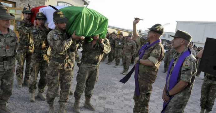 Afghanistan, morì schiacciato da un blindato: 11 anni dopo otto militari rinviati a giudizio. “Mentirono”