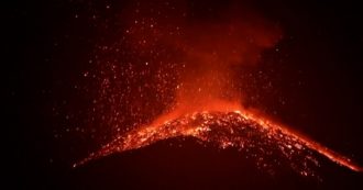 Copertina di Guatemala, le spettacolari immagini del vulcano Pacaya in attività. Dichiarato lo stato di allerta
