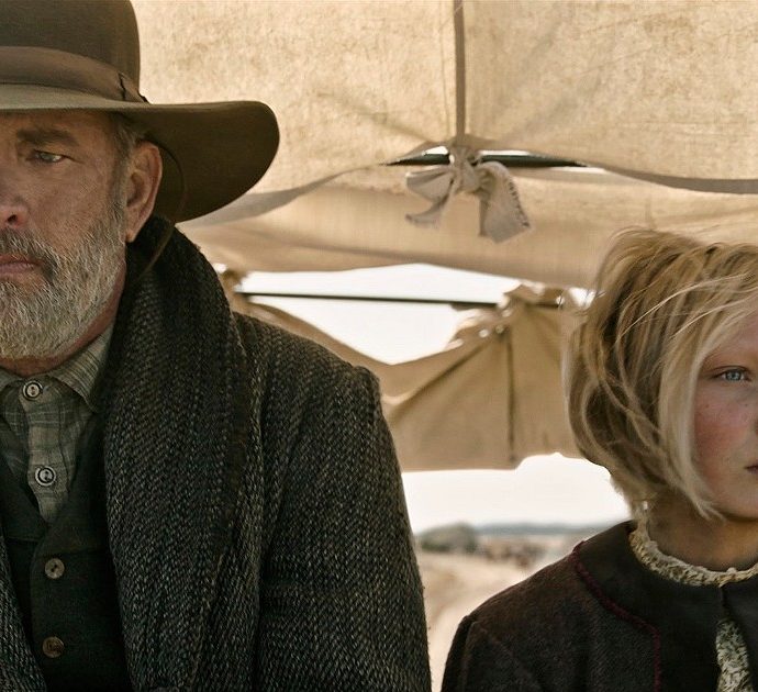 Notizie dal Mondo, il primo western per Tom Hanks: ex capitano e cantastorie dolente in viaggio per salvare una bambina