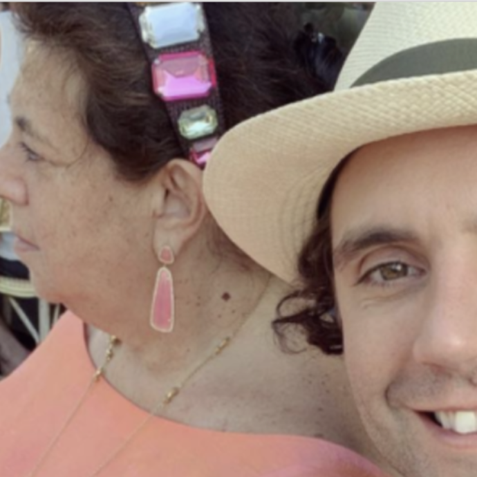 Mika: “Prima di morire mia madre mi ha visto suonare. Era lì, in sedia a rotelle, quel concerto era per lei”