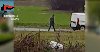Donna accoltellata per strada nel Milanese, l’aggressore ripreso mentre si allontana dal luogo del delitto – Video