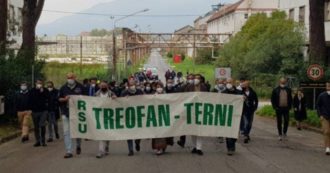 Copertina di Terni, i lavoratori della Treofan occupano la fabbrica: da giovedì a casa 142 dipendenti