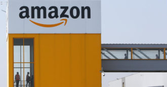 Copertina di Amazon, ora persino i grandi azionisti chiedono alla società di non interferire nel voto sindacale dei lavoratori in Alabama