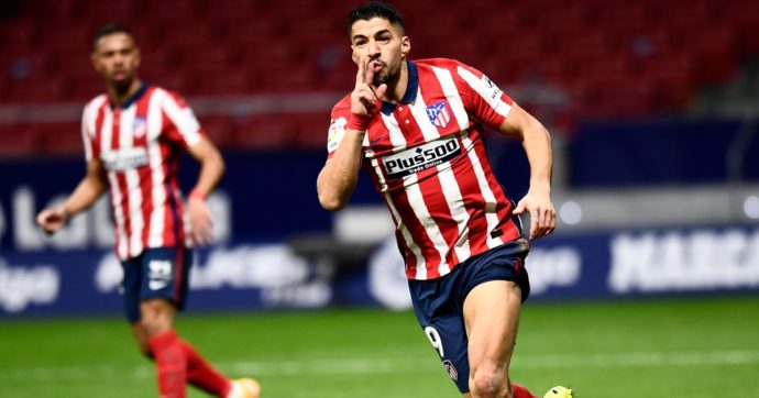 Luis Suarez fa volare l’Atletico Madrid a suon di gol: Simeone gongola, psicodramma Barcellona. E la Juve mastica amaro