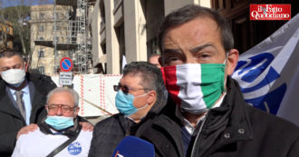 Copertina di Roma, i lavoratori Air Italy sotto al Mise: “In cassa integrazione da un anno, ci sono 1500 famiglie in difficoltà”