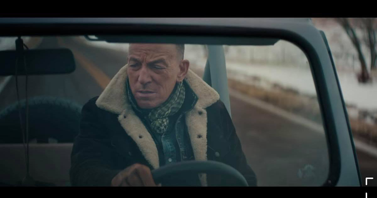 Bruce Springsteen arrestato, Jeep ritira lo spot con lui: “Il messaggio che si può bere e guidare non può essere perdonato”