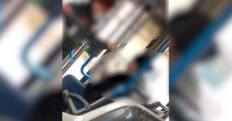 Copertina di Lecco, frasi razziste del controllore a una donna sul bus: “Nel vostro Paese vi tagliano le mani, qui ve ne approfittate” – Video