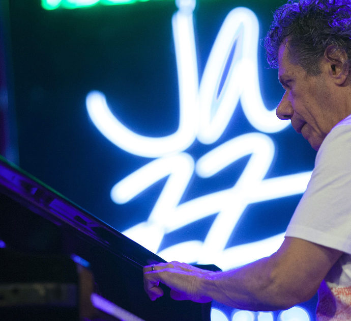 Morto Chick Corea, addio al pianista genio del jazz. Ha vinto 23 Grammy Awards