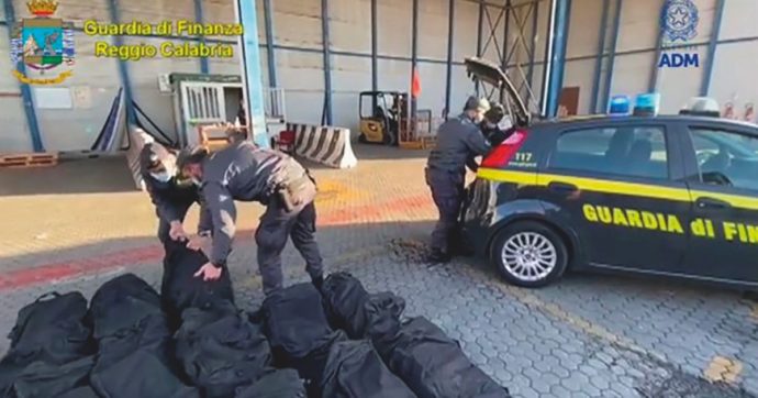 Gioia Tauro, 1,3 tonnellate di coca in 7 giorni. La pandemia non ferma i viaggi della droga