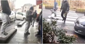 Copertina di Reggio Emilia, uomo picchiato, trascinato in strada e spinto nel torrente davanti a decine di testimoni. Il video