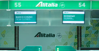Copertina di Alitalia, Commissione Ue “fredda” su una nuova tranche di aiuti da 200 milioni. A rischio stipendi e continuità voli
