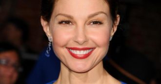 Copertina di Ashley Judd, l’attrice ha avuto un incidente nella giungla in Congo: “55 ore incredibilmente strazianti”. Ora è in terapia intensiva