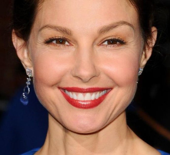 Ashley Judd, l’attrice ha avuto un incidente nella giungla in Congo: “55 ore incredibilmente strazianti”. Ora è in terapia intensiva