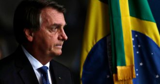 Copertina di Brasile, la commissione del Senato accusa Bolsonaro di crimini contro l’umanità: “La sua gestione del Covid ha causato 600mila morti”