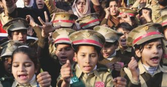 Copertina di Le bambine vanno in guerra. La parità dei mini-eserciti