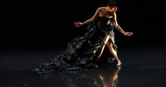 Copertina di Emanuela Tagliavia racconta l’esperienza della danza via Zoom: “Questi ragazzi durante il Covid hanno davvero fatto i conti con la loro motivazione”