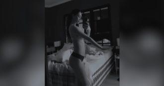 Copertina di Belen Rodriguez incinta, il figlio Santiago spiazza tutti durante l’ecografia: “Ma è uno scheletro”