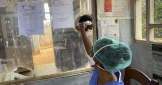 Copertina di La Guinea lancia l’allarme: “In corso epidemia di Ebola”. L’Oms: “Subito invio vaccini”