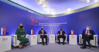 Copertina di Visegrad, 30 anni fa. Così Budapest e Varsavia hanno seppellito il sogno europeista e ora sfidano chi li ha aiutati