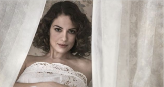 Copertina di Il commissario Ricciardi, parla Serena Iansiti che è Livia Lucani: “Con Lino Guanciale ‘il battesimo è stato di fuoco’”