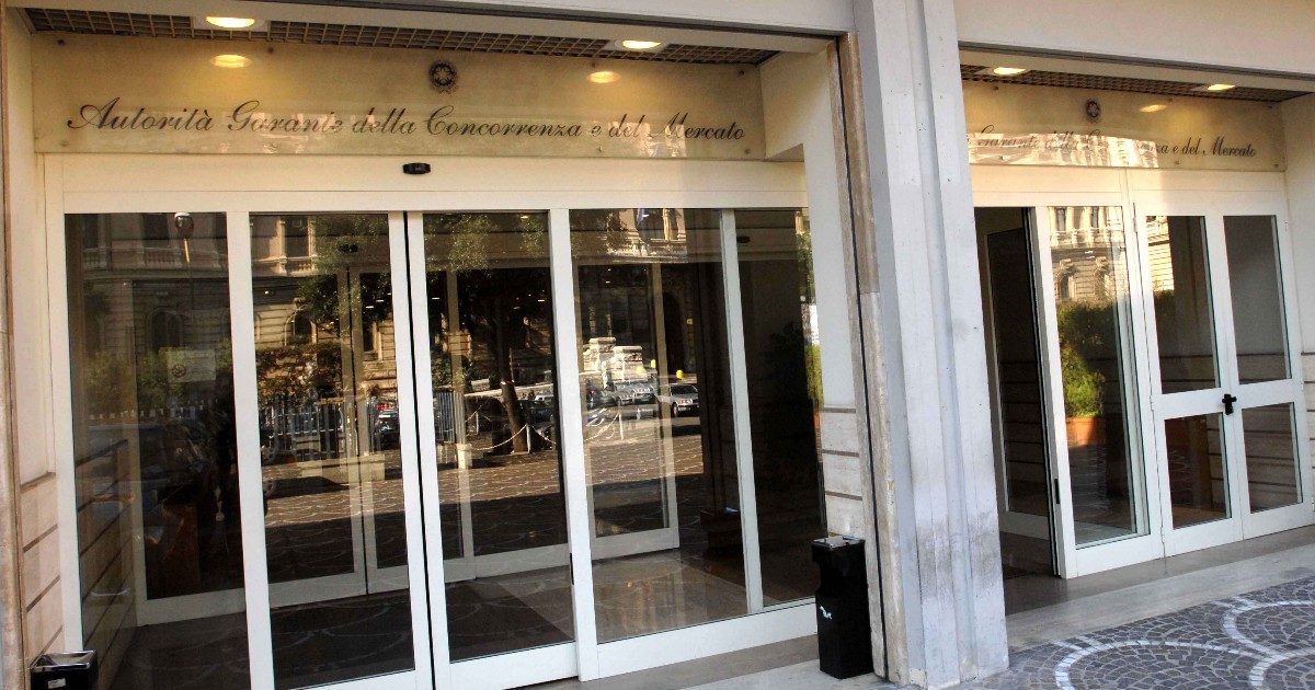 Concorrenza, le proposte dell’Antitrust a Draghi: “Basta proroghe delle concessioni, stop al Codice appalti per spendere fondi del Recovery”