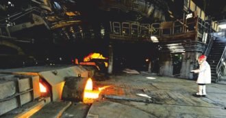Copertina di Ex Ilva Taranto, ArcelorMittal come i Riva: “Stop forzato causerebbe il crollo dei forni”