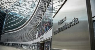 Copertina di “Modello Bertolaso”: piattaforma vaccini per over 80 già in tilt