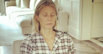 Copertina di “Mi sveglio terrorizzata. Una mail negativa può essere come uno schiaffo in faccia. So che ho l’ormone dello stress carente”: la confessione di Gwyneth Paltrow