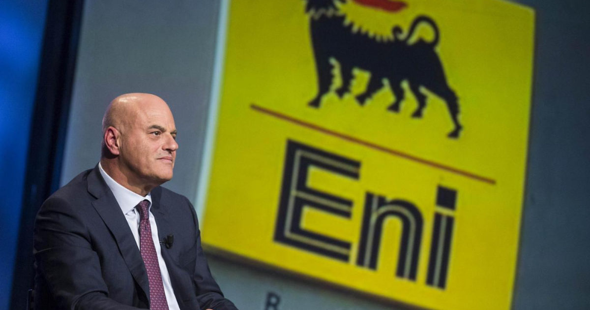 Nel piano Eni “zero emissioni entro il 2050”. Greenpeace: “Investe poco in rinnovabili e non riduce il consumo di combustibili fossili”