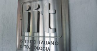 Copertina di Il capo di Iit attacca il Fatto. La colpa? “Sono gli unici a parlare male di noi…”