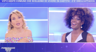 Copertina di Lubamba: “Dopo anni di astinenza ho trovato uno che mi piace, è Alessandro de Le Iene”. Ma lui telefona in trasmissione: “Notizia choc”