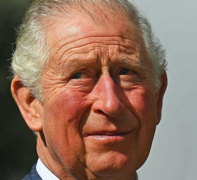 Il principe Carlo d’Inghilterra e i tre milioni di euro in contanti donati dallo sceicco Hamad