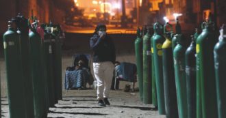 Copertina di Vaccinogate: ai politici le dosi per i test clinici