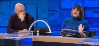 Copertina di Amici 20, “La devi finire di tirare fuori nomi alla caz** di cane!”: Arisa nomina Tiziano Ferro e Rudy Zerbi la attacca