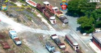 Copertina di Sardegna, carrozze e locomotive storiche abbandonate sui binari: la Gdf le sequestra per danneggiamento al patrimonio culturale – Video