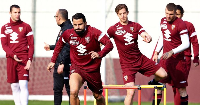 Torino, il timore di un focolaio in squadra: altri positivi, l’Asl fa sospendere l’allenamento