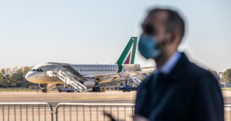 Alitalia, Mise chiede incontro urgente con ministeri Economia e Trasporti. In ritardo gli stipendi di febbraio