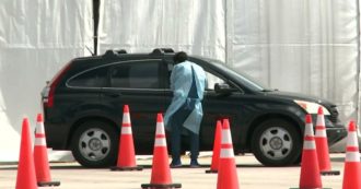 Covid, realizzato enorme centro di vaccinazioni drive-through nel parcheggio dell’Hard Rock Stadium di Miami. Le immagini