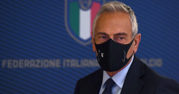 Serie A, il campionato va verso un nuovo lockdown. Draghi chiama Gravina: “Valutare sospensione o partite giocate a porte chiuse”